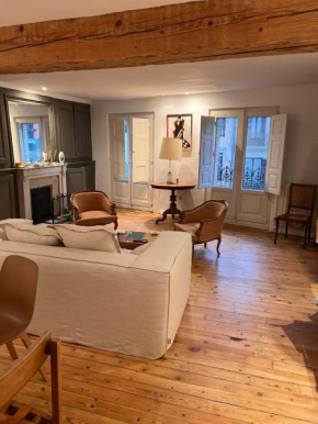 Habitación doble con baño independiente en el centro de Pamplona